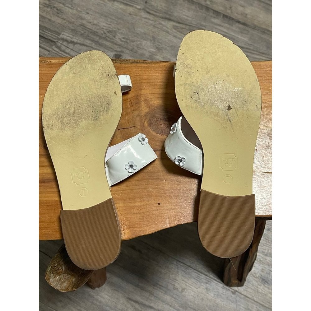 sandals - Picture 2 of 3
